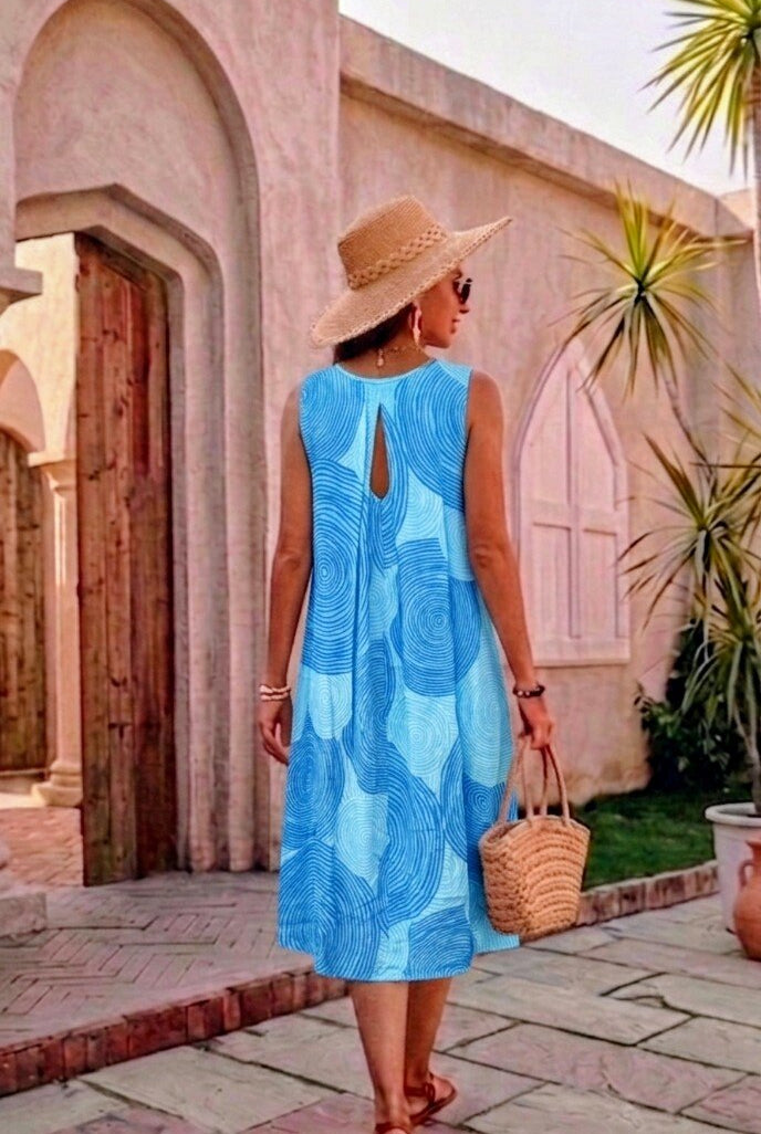 back view of sleeveless printed bue dress
