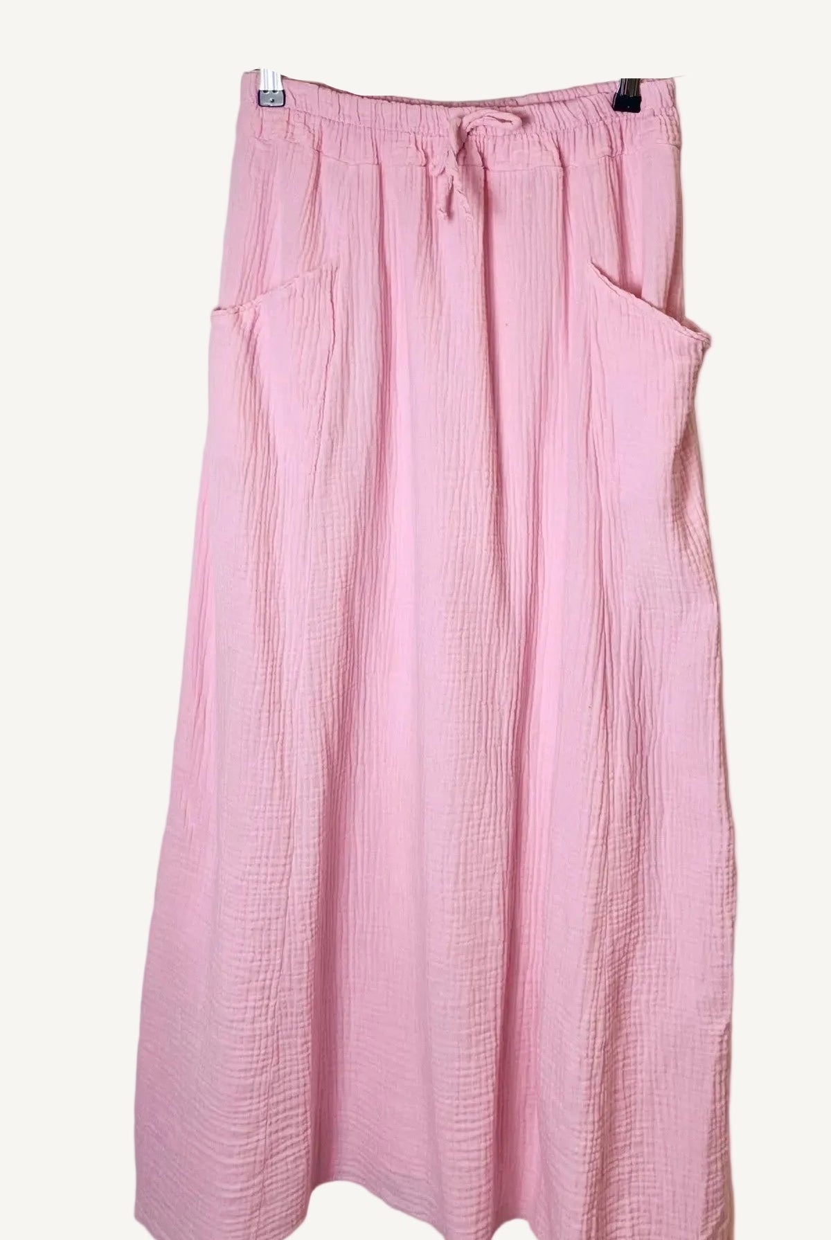 Pink skirt with pockets