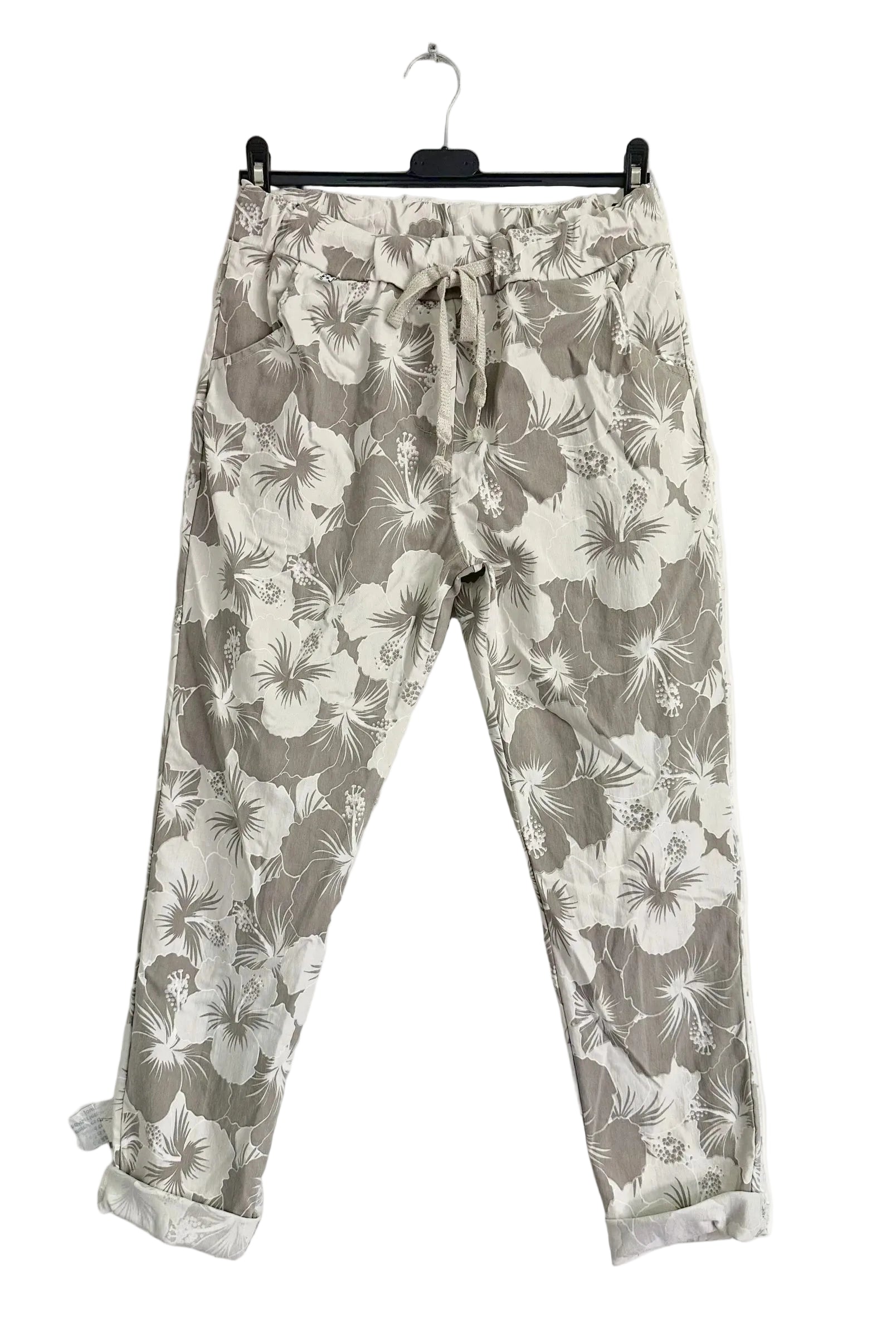 Floral-patterned beige pants