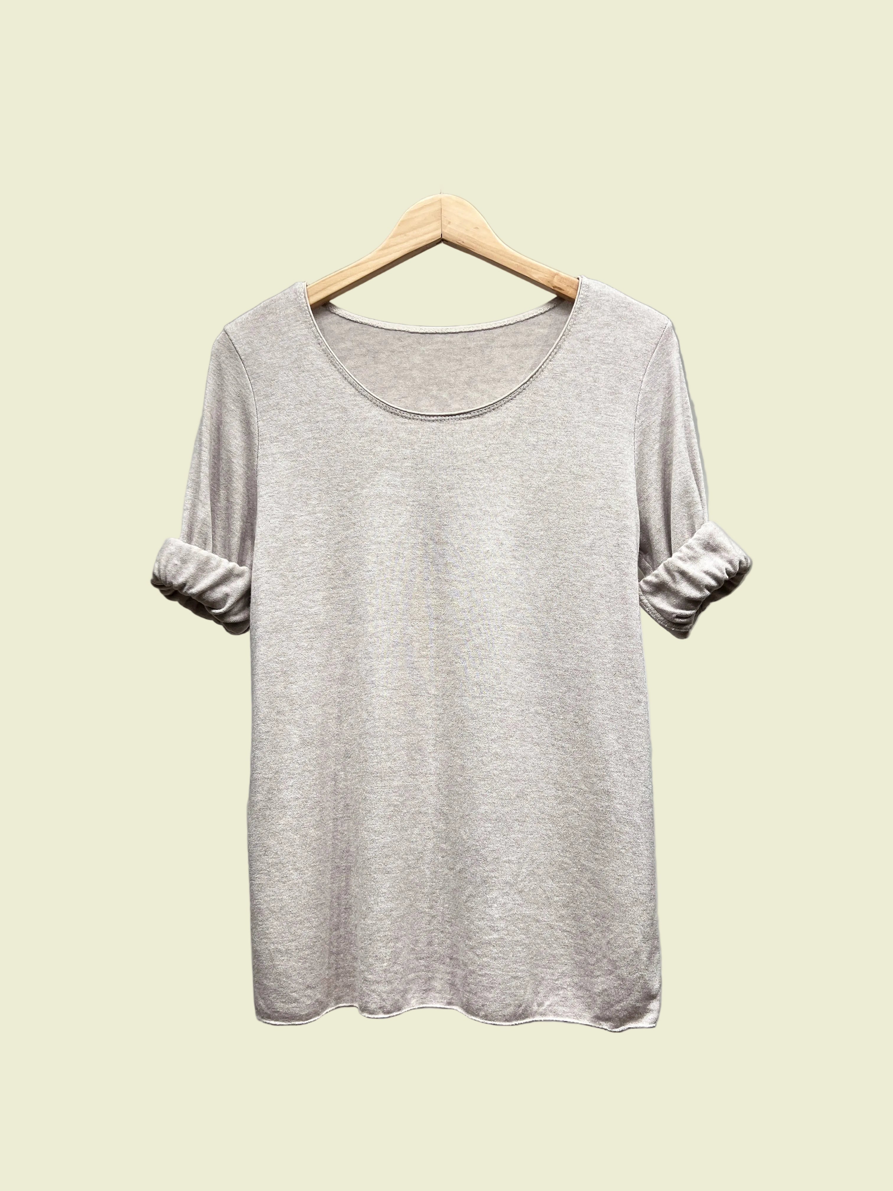 Grey top with round neck
