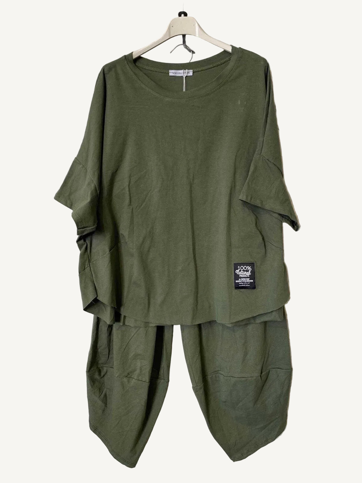 Green outfit with a t-shirt and pants 