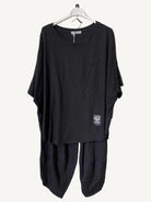 Black outfit with a top and pants in cotton and elastane