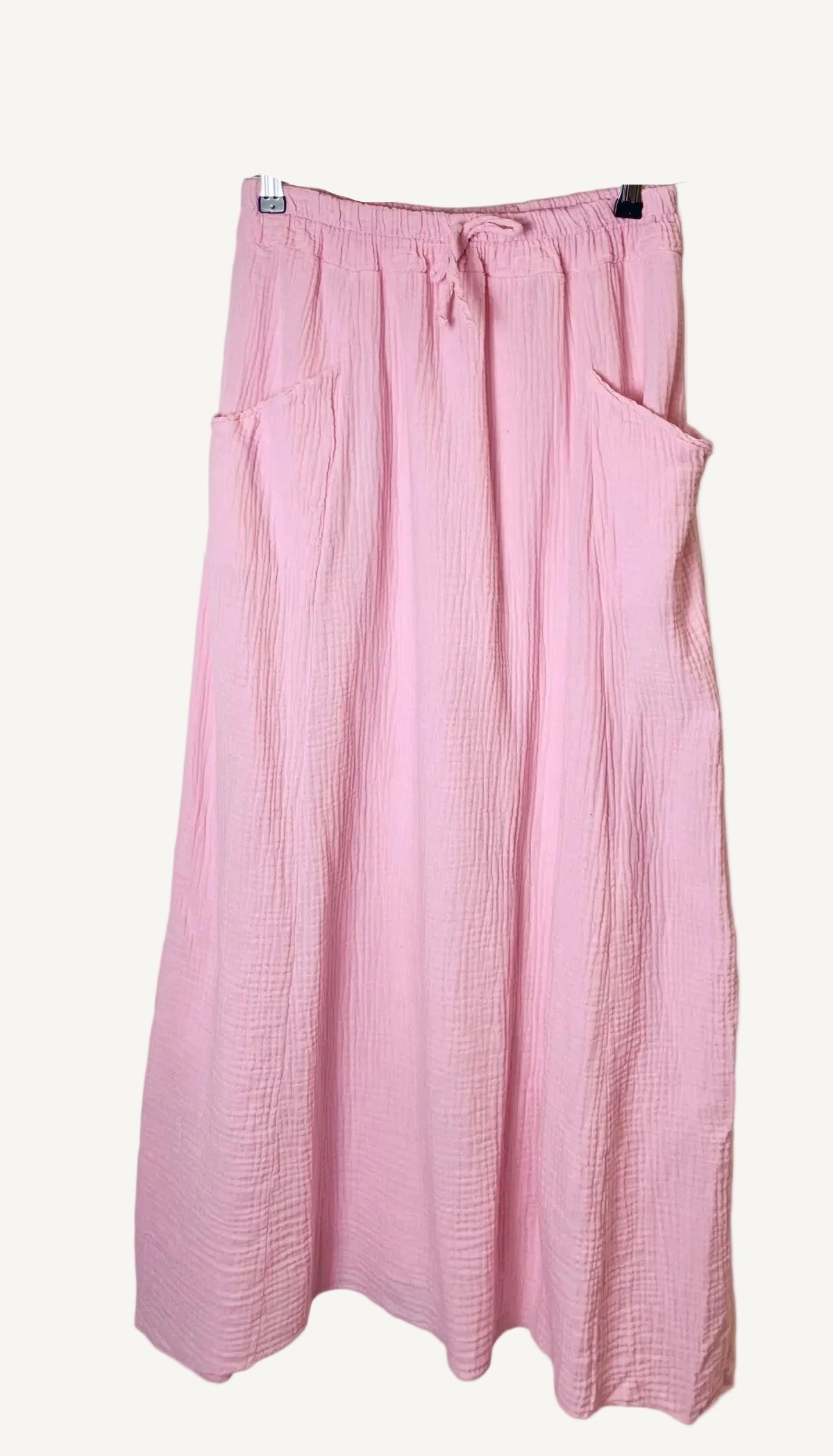 Pink skirt with pockets