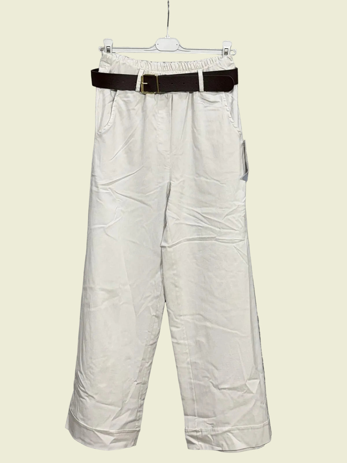 Ecru pants with a belt 