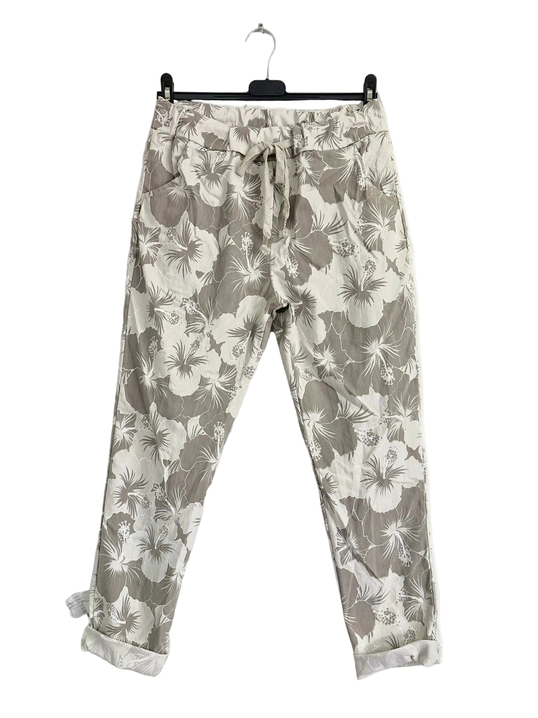 Floral-patterned  beige pants 